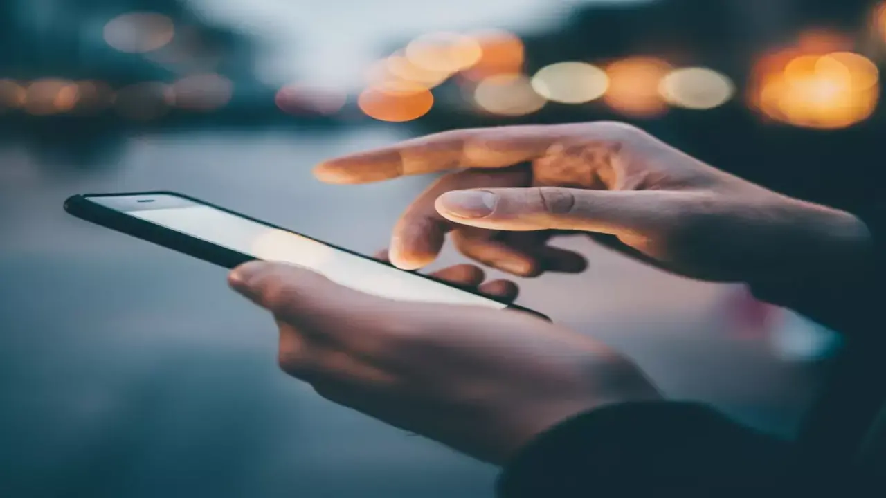 تنظيم الاتصالات يفضح محاولات اختراق هواتف المصريين ويُحذر من تهديدات أمنية متصاعدة